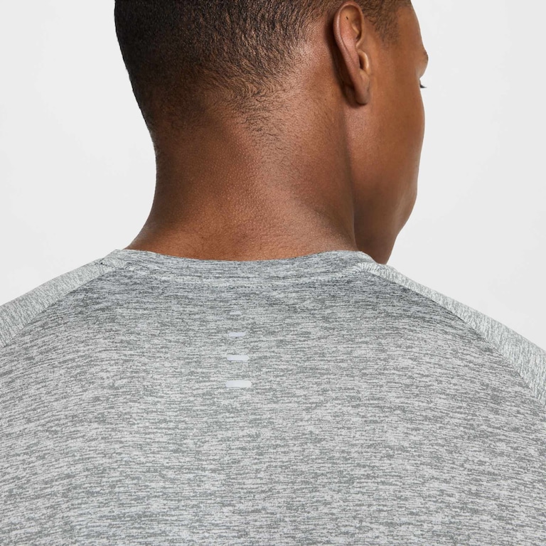 Camiseta Nike Dri-FIT Advance Masculina - Foto 6