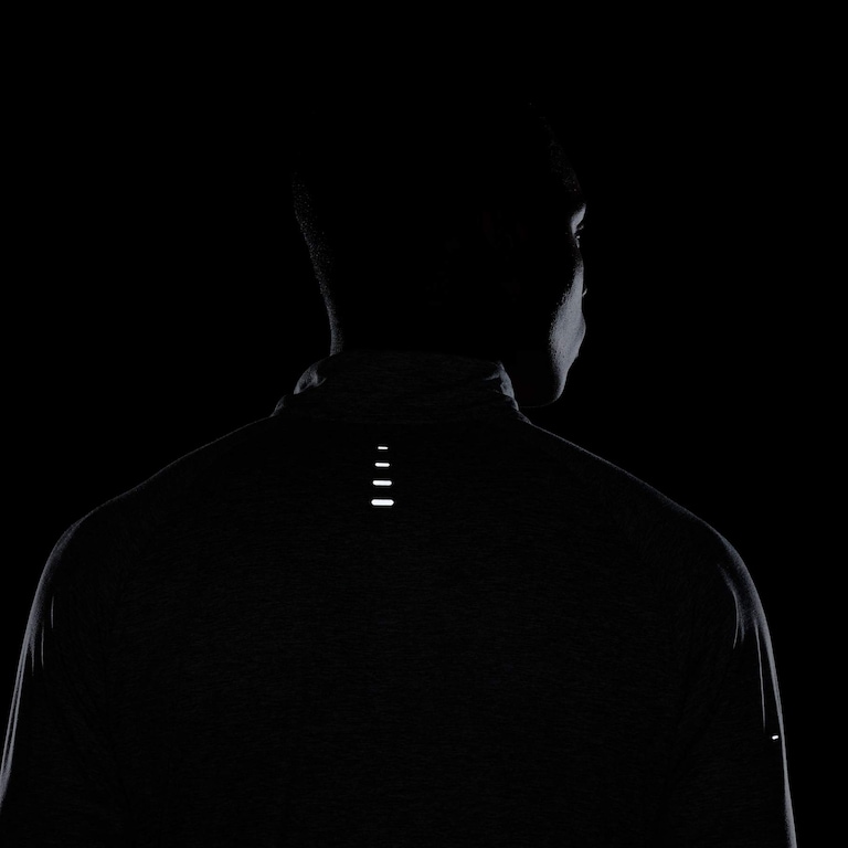Camiseta Nike Stride Masculina - Foto 10