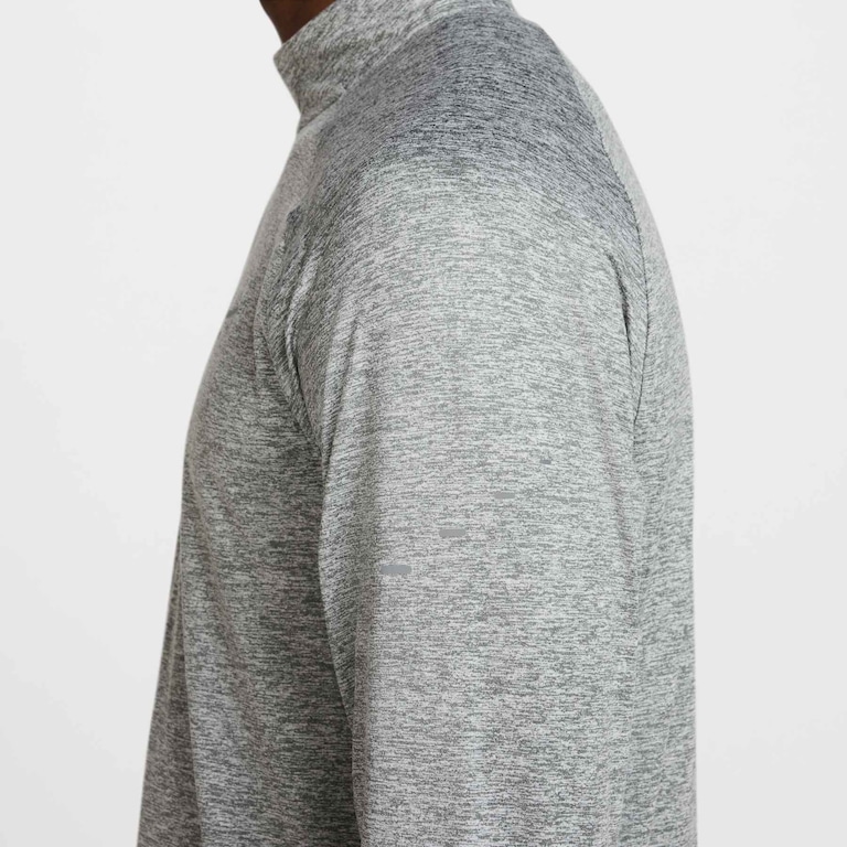 Camiseta Nike Stride Masculina - Foto 4