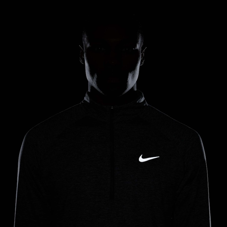 Camiseta Nike Stride Masculina - Foto 8