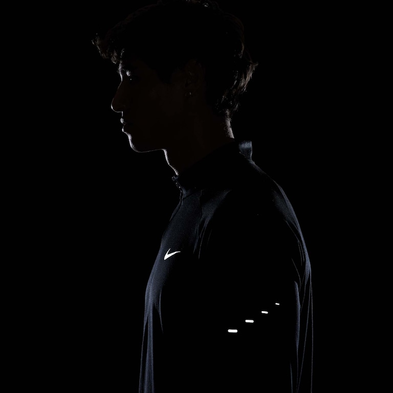 Camiseta Nike Stride Masculina - Foto 9