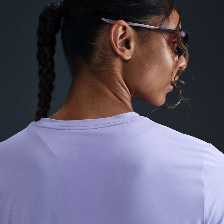 Camiseta Nike One Swoosh Feminina - Foto 2