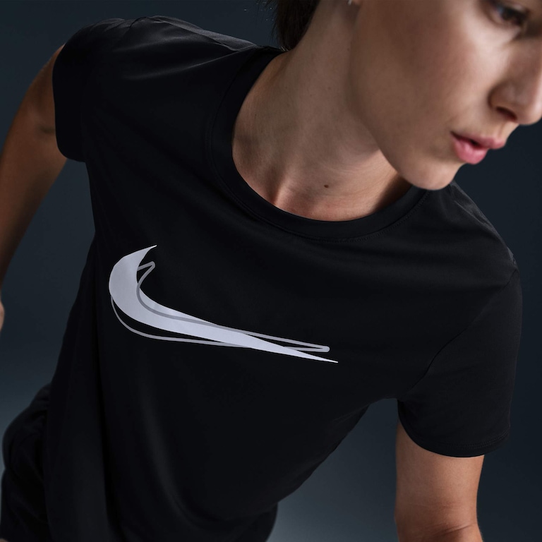 Camiseta Nike One Swoosh Feminina - Foto 3