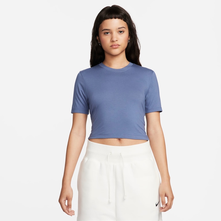 Camiseta Nike Sportswear Cropped Essential Feminina - Foto 1