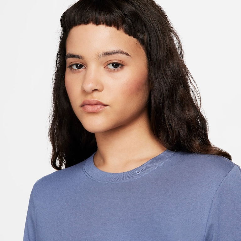 Camiseta Nike Sportswear Cropped Essential Feminina - Foto 3