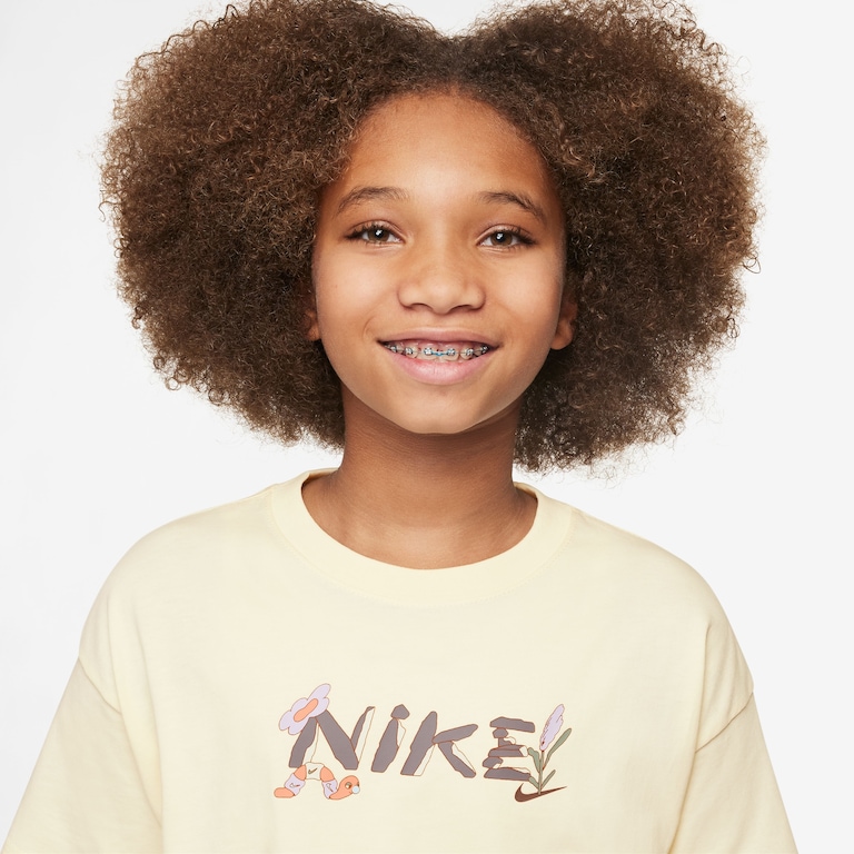 Camiseta Nike Sportswear Seasonal Story Infantil - Foto 3