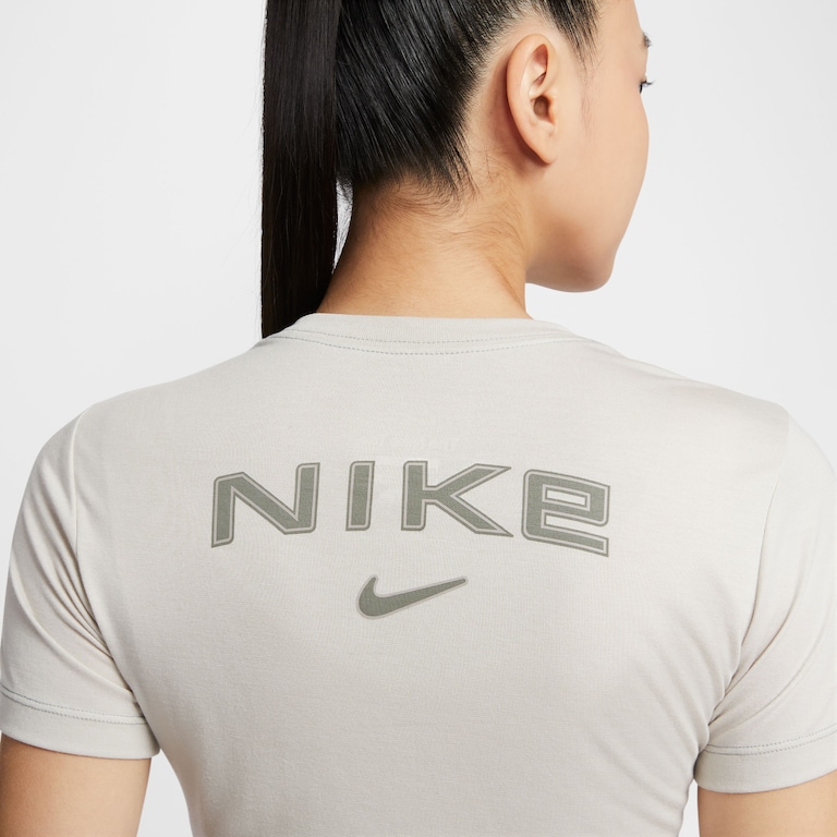 Camiseta Nike Sportswear Cropped Slim Feminina - Foto 4
