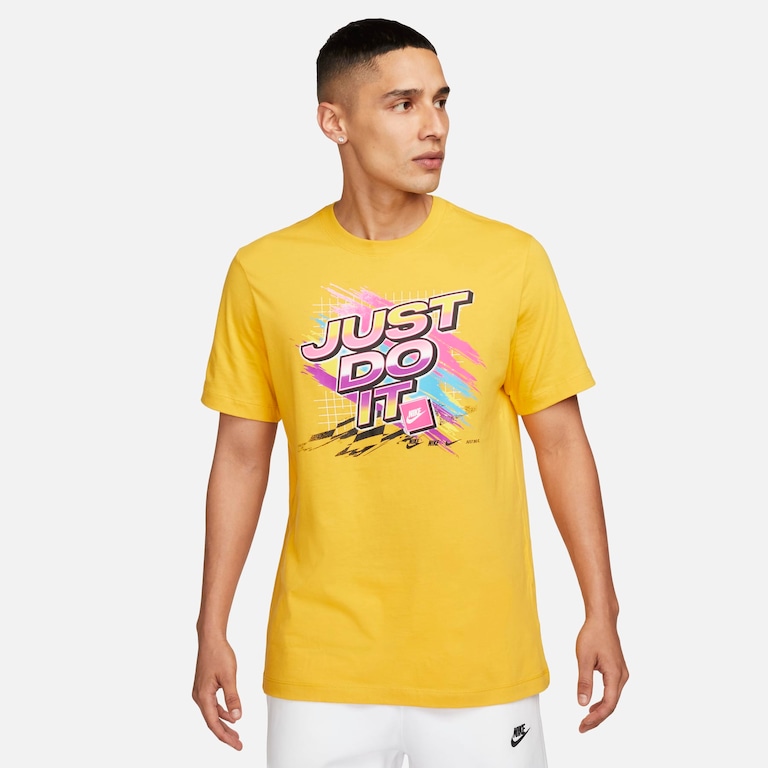 Camiseta Nike Sportswear Racing Grafic Masculina - Foto 1