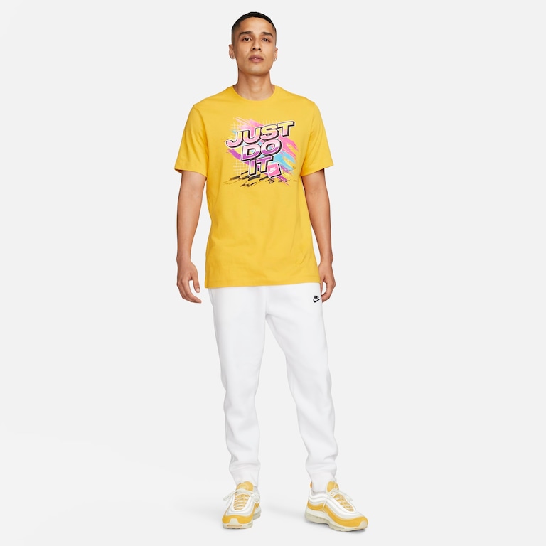 Camiseta Nike Sportswear Racing Grafic Masculina - Foto 4