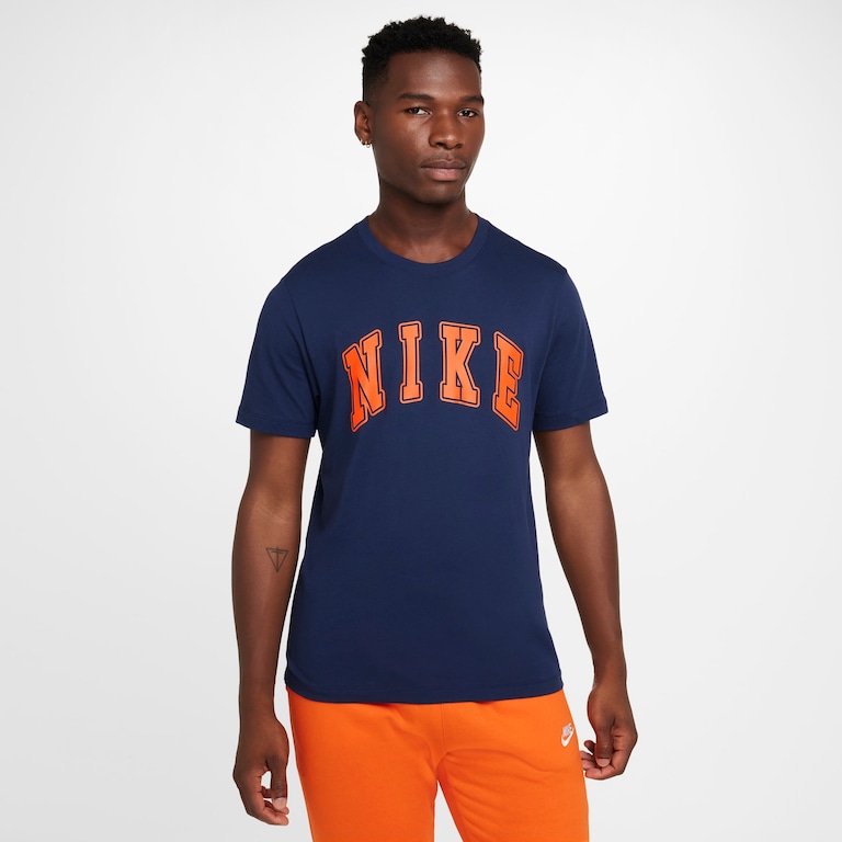 Camiseta Nike Sportswear Club Masculina - Foto 1