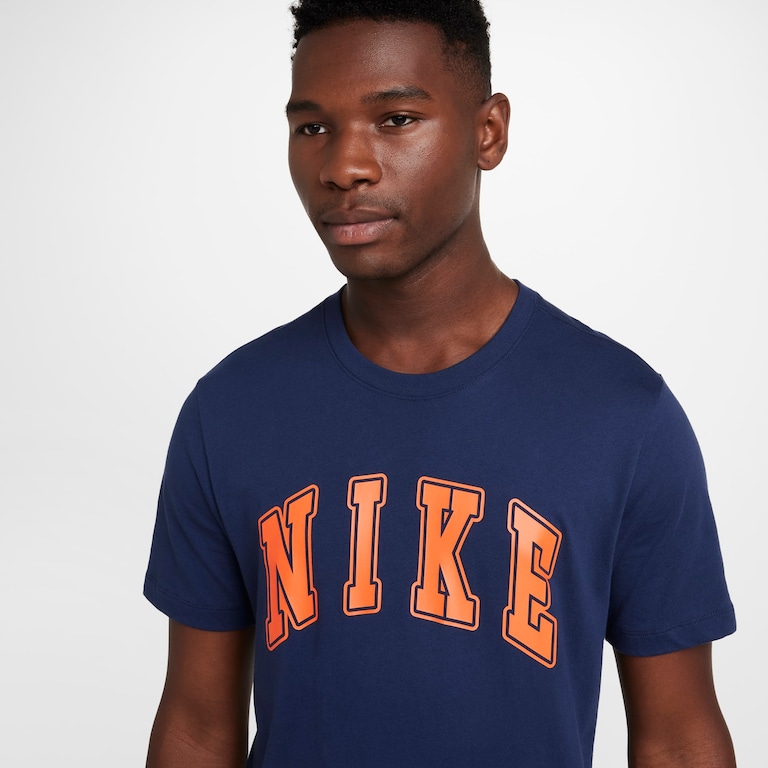 Camiseta Nike Sportswear Club Masculina - Foto 3