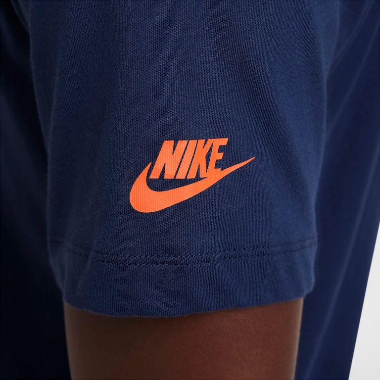 Camiseta Nike Sportswear Club Masculina - Foto 4