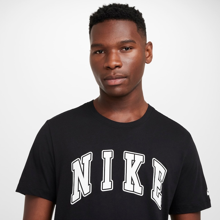 Camiseta Nike Sportswear Club Masculina - Foto 3