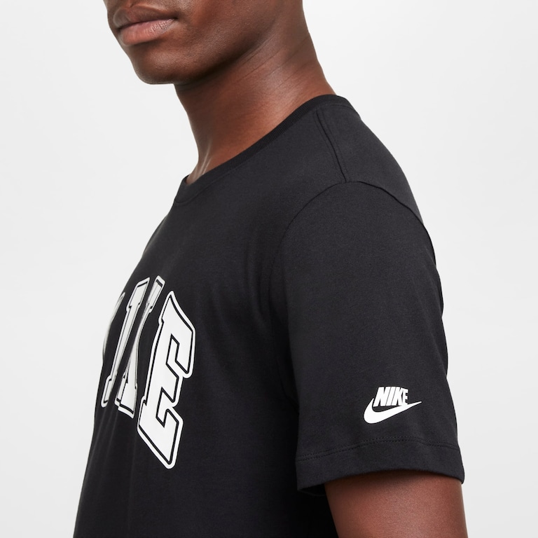 Camiseta Nike Sportswear Club Masculina - Foto 4