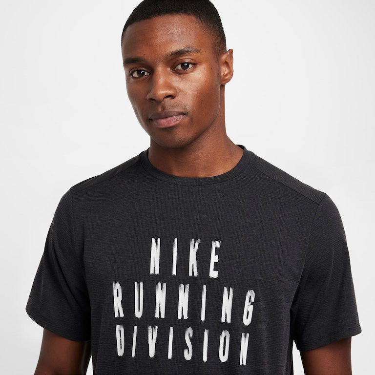 Camiseta Nike Dri-FIT Rise365 Masculina - Foto 3