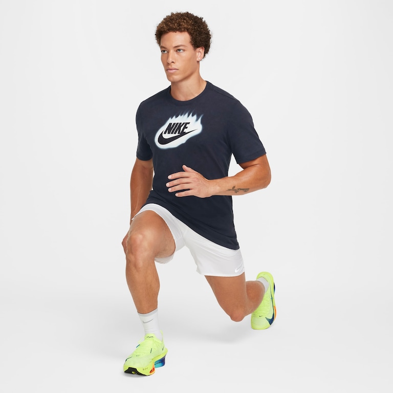 Camiseta Nike Sportswear DNA Masculina - Foto 6