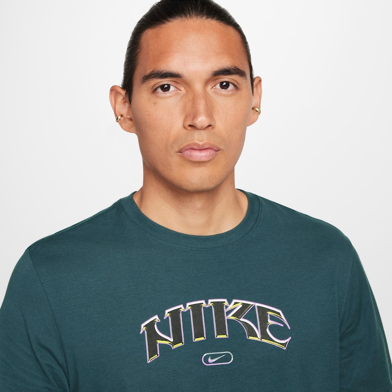 Camiseta Nike Sportswear Masculina - Foto 3