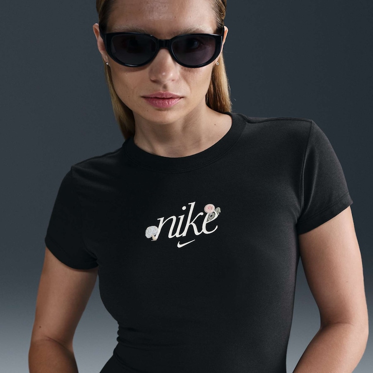Camiseta Nike Sportswear Chill Knit Feminina - Foto 1
