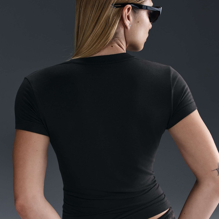 Camiseta Nike Sportswear Chill Knit Feminina - Foto 2