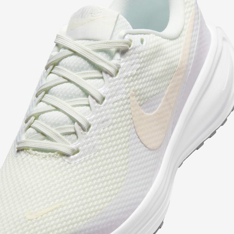 Tênis Nike Revolution 8 Feminino - Foto 7