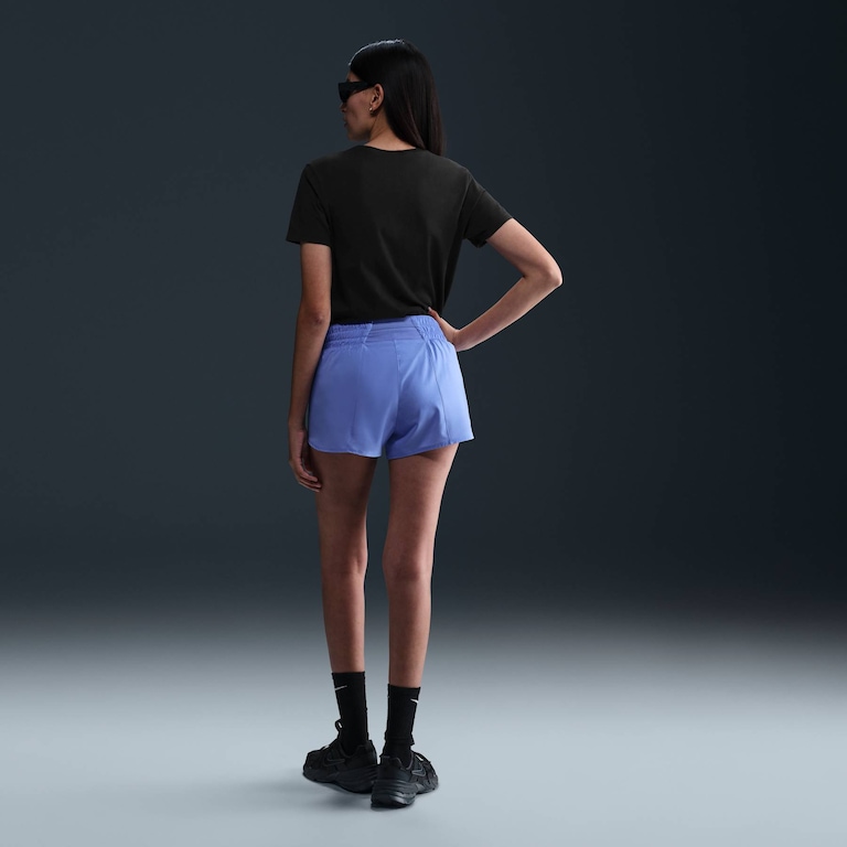 Camiseta Nike Sportswear Club Essential Feminina - Foto 5