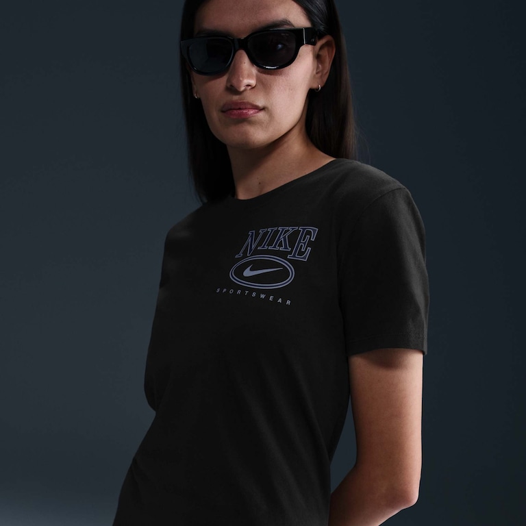 Camiseta Nike Sportswear Club Essential Feminina - Foto 6