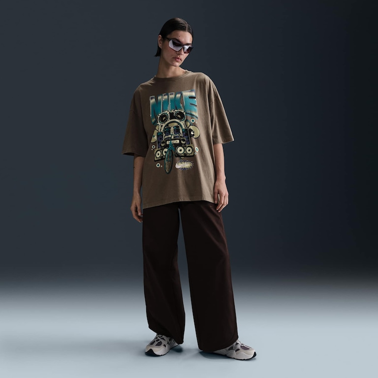 Camiseta Nike Sportswear Essential Feminina - Foto 4