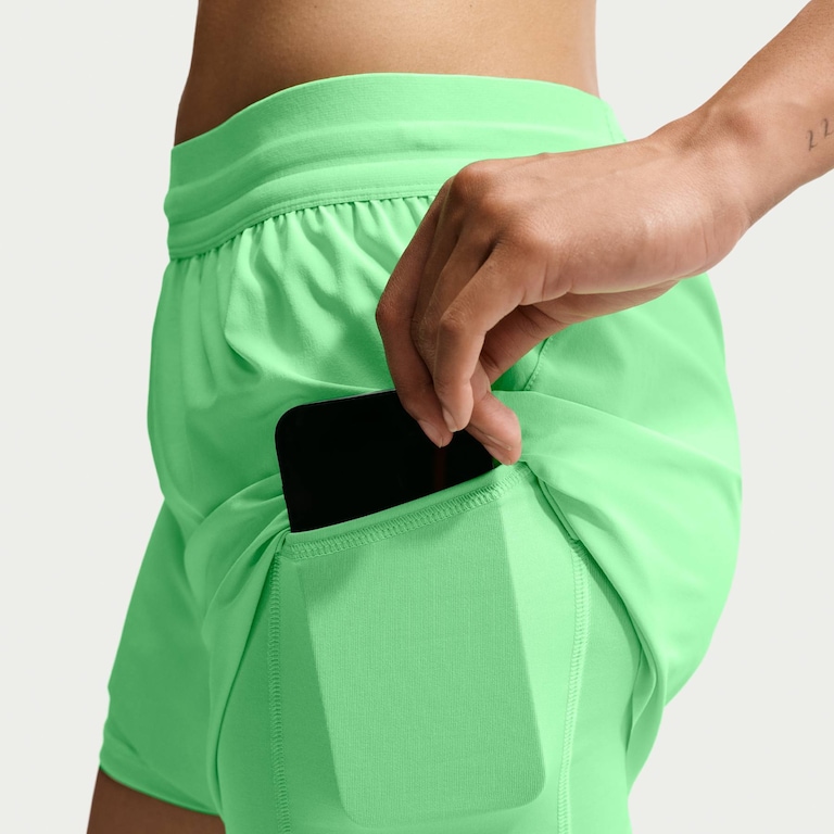 Shorts Nike Dri-FIT Swift 2in1 Feminino - Foto 6