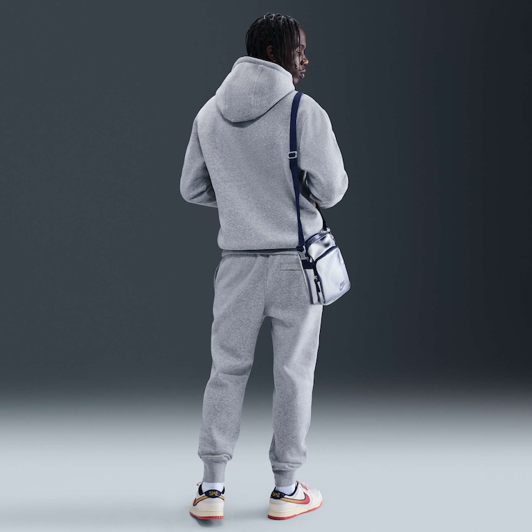 Calça Nike Club Varsity Masculina - Foto 4