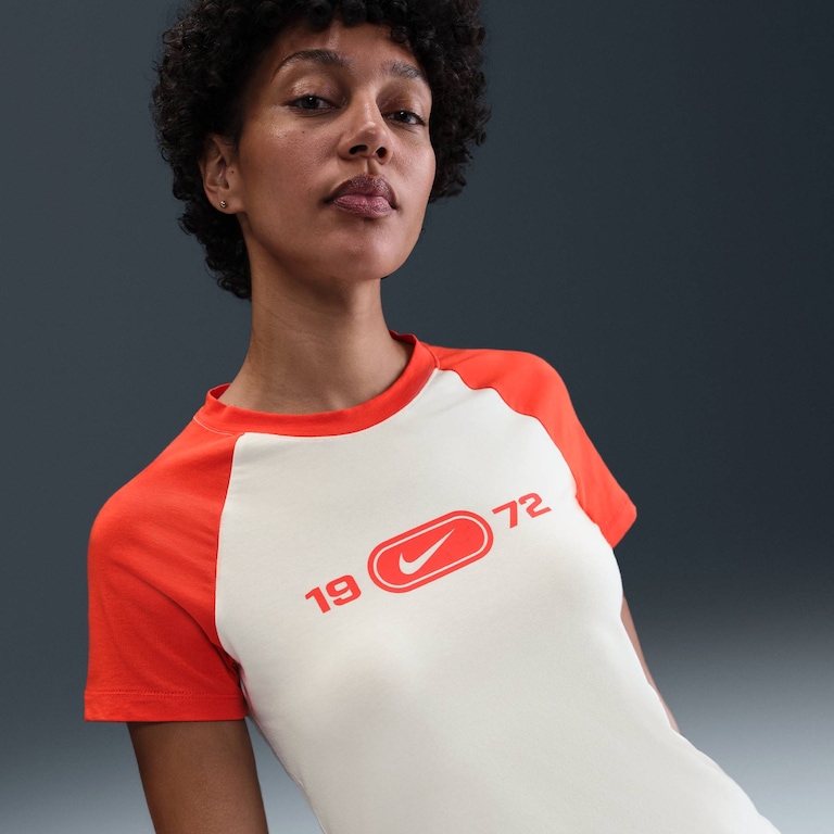 Camiseta Nike Sportswear Chill Knit Feminina - Foto 1