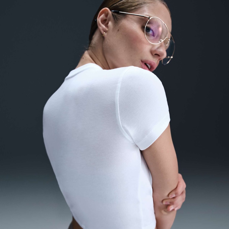 Camiseta Nike Sportswear Chill Knit Cropped Feminina - Foto 2