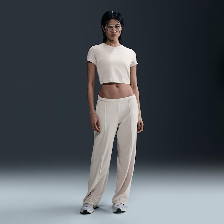 Camiseta Nike Sportswear Chill Knit Cropped Feminina - Foto 4