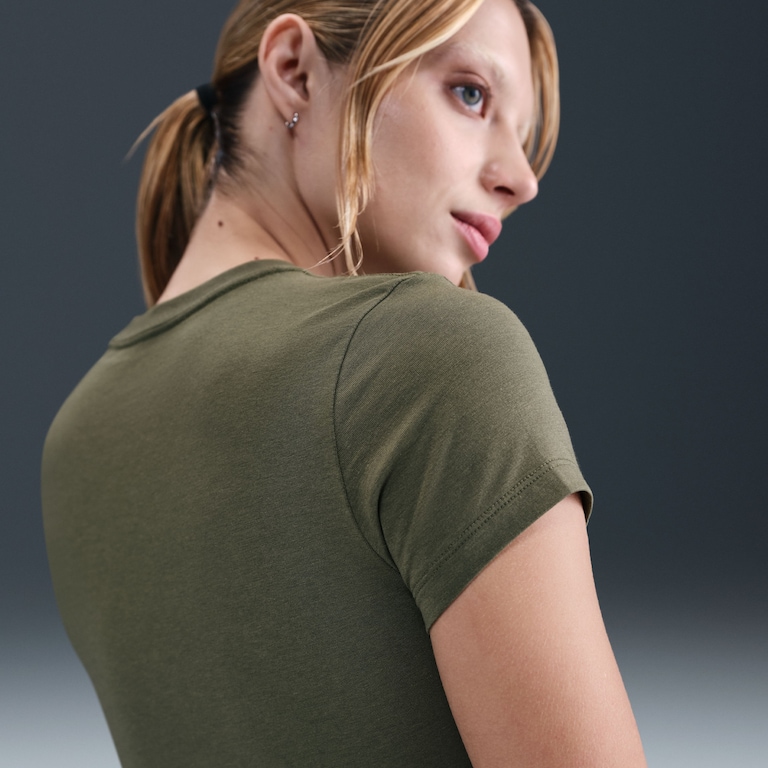 Camiseta Nike Sportswear Chill Knit Cropped Feminina - Foto 4