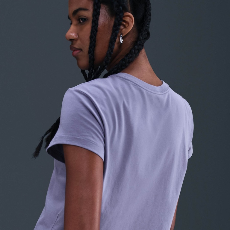 Camiseta Nike Sportswear Club Feminina - Foto 2