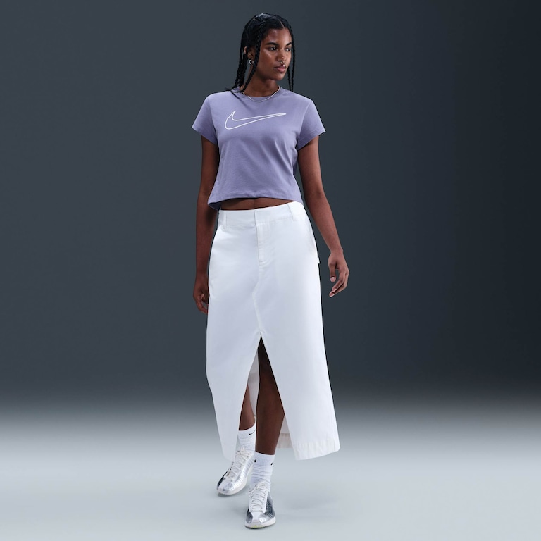 Camiseta Nike Sportswear Club Feminina - Foto 4