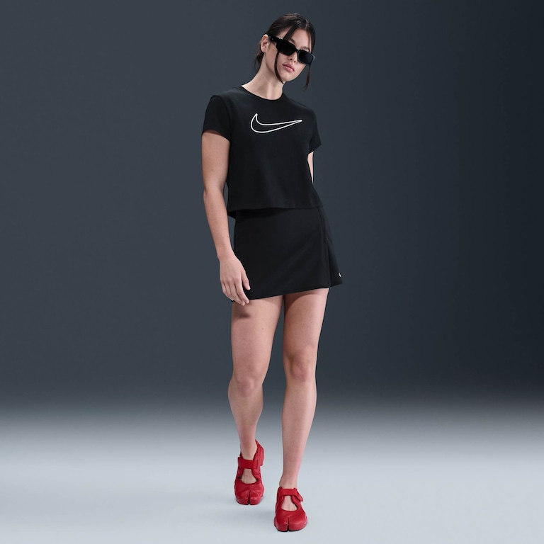 Camiseta Nike Sportswear Club Feminina - Foto 4