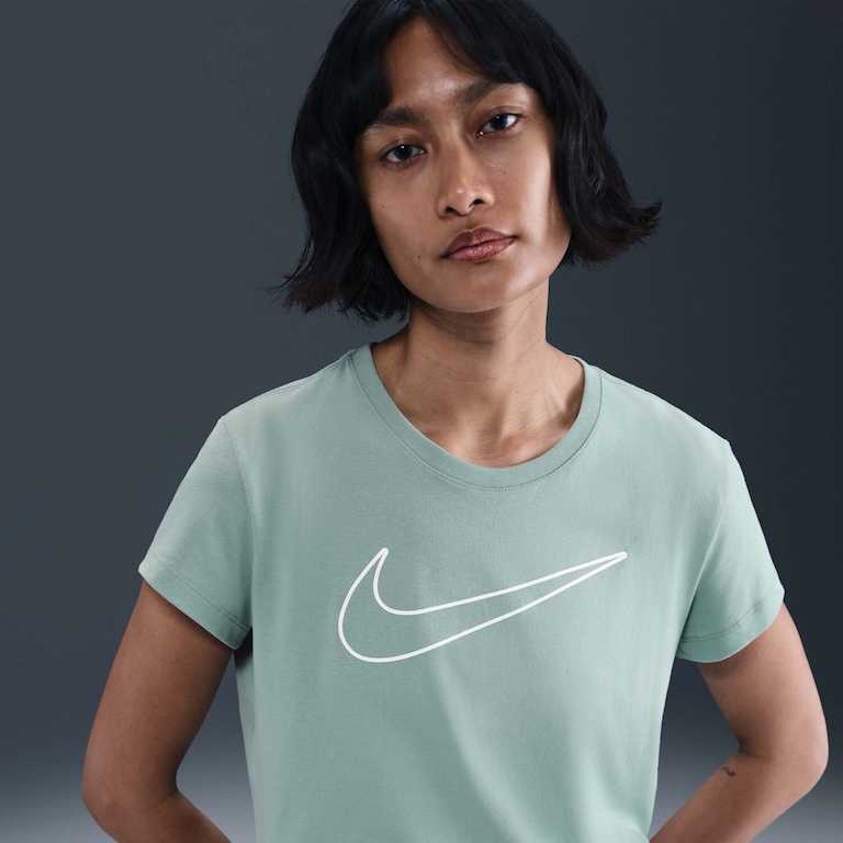 Camiseta Nike Sportswear Club Feminina - Foto 1