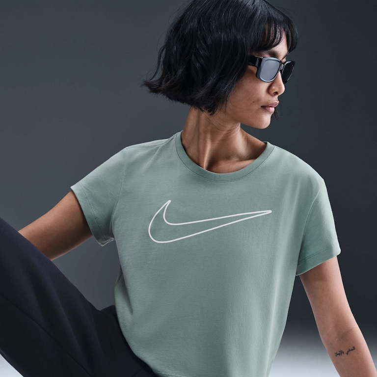 Camiseta Nike Sportswear Club Feminina - Foto 3
