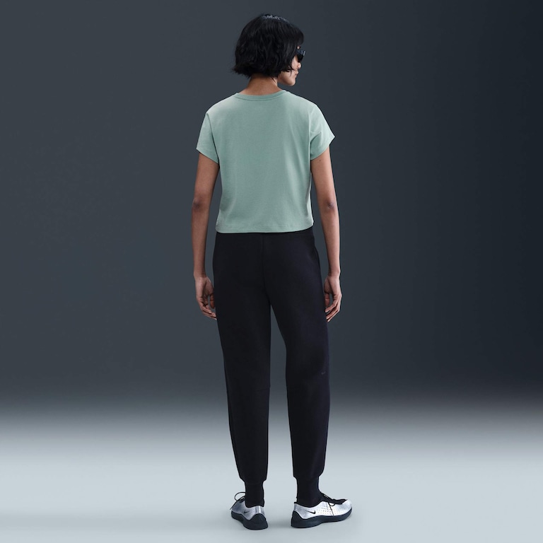 Camiseta Nike Sportswear Club Feminina - Foto 5