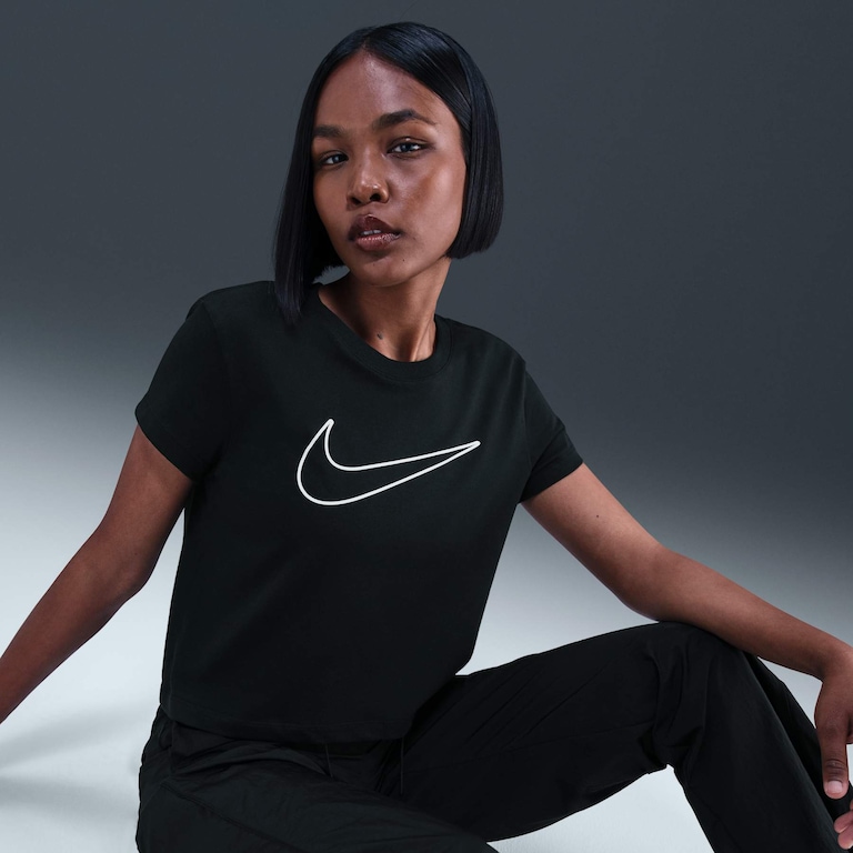 Camiseta Nike Sportswear Club Feminina - Foto 3