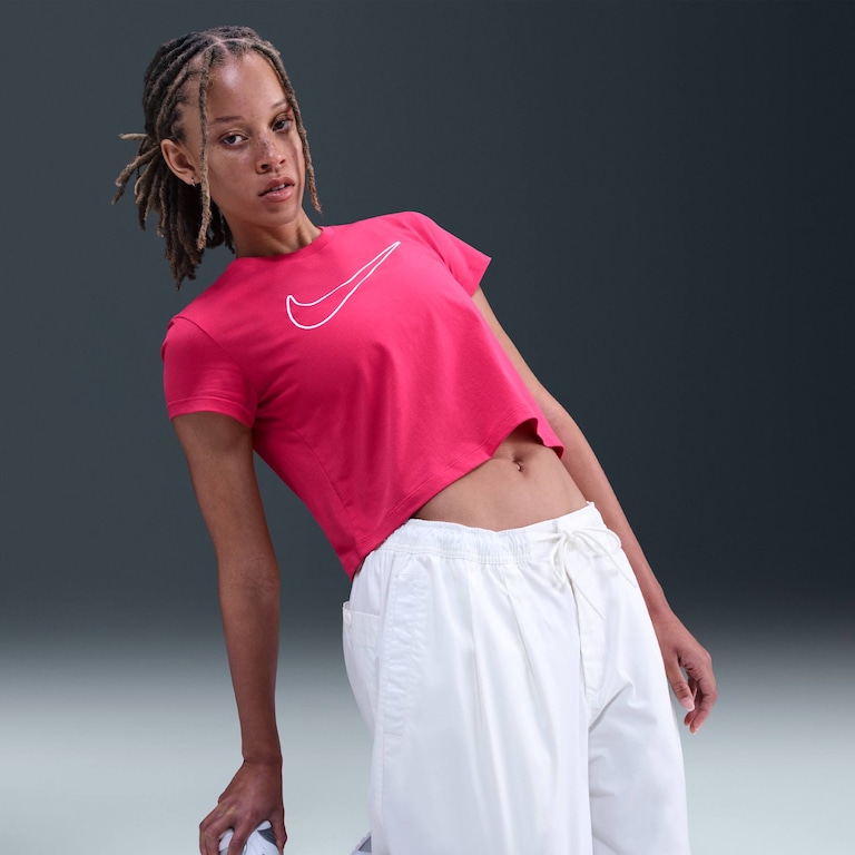 Camiseta Nike Sportswear Club Feminina - Foto 3
