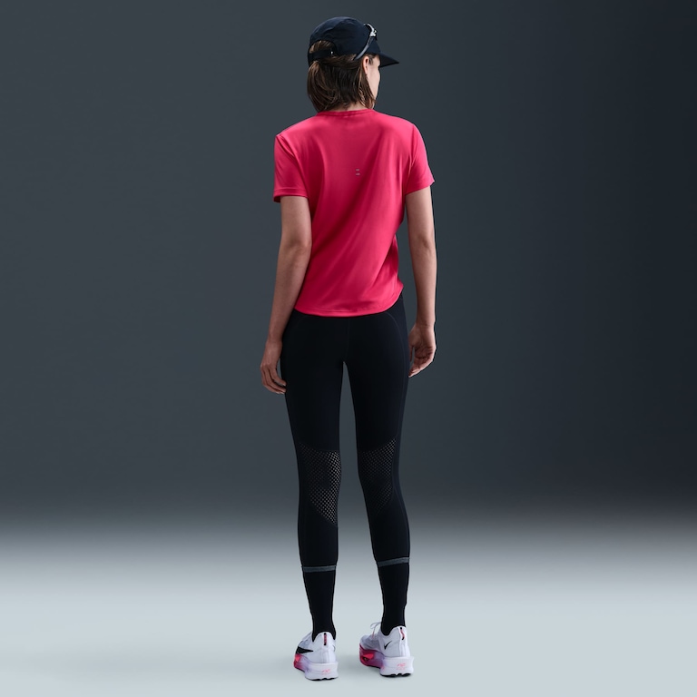 Camiseta Dri-FIT Nike Swoosh Feminina - Foto 5