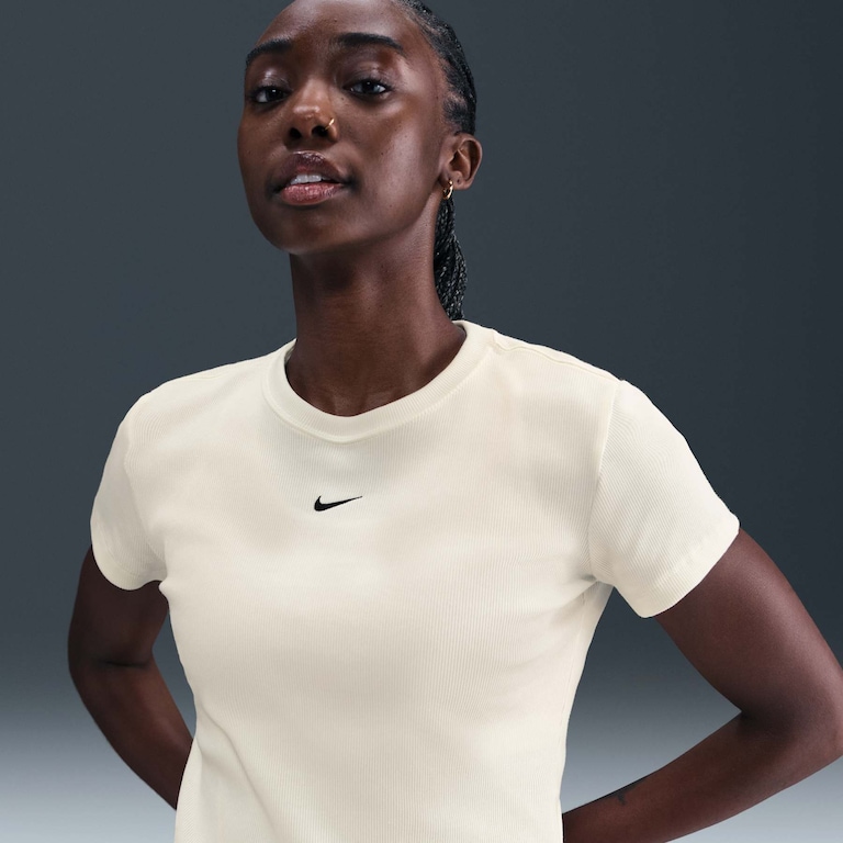 Camiseta Nike Sportswear Feminina - Foto 1