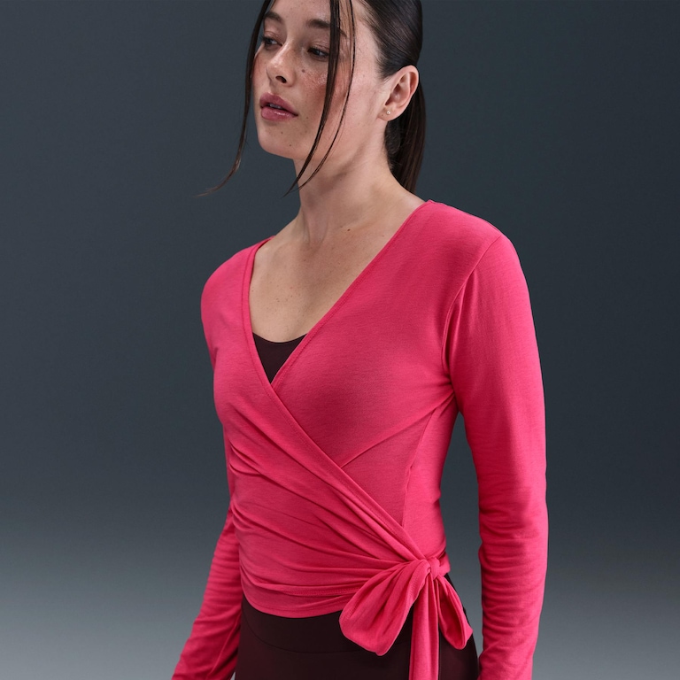 Camiseta Dri-FIT Nike One Relaxed Feminina - Foto 1