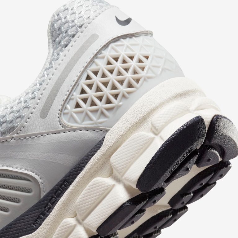 Tênis Nike Zoom Vomero 5 Feminino - Foto 8