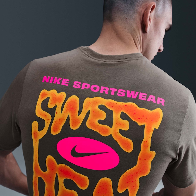 Camiseta Nike Sportswear OC2 Unissex - Foto 2