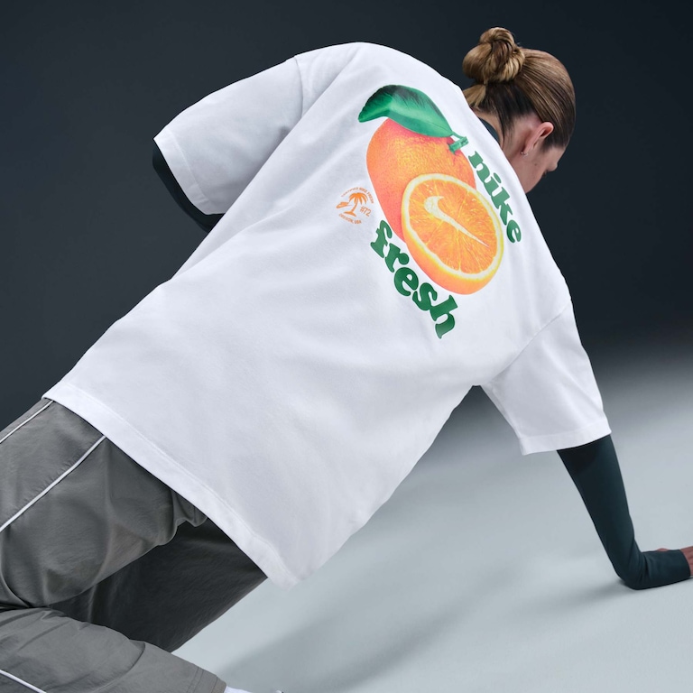 Camiseta Oversized Nike Sportswear Fruit Feminina - Foto 3