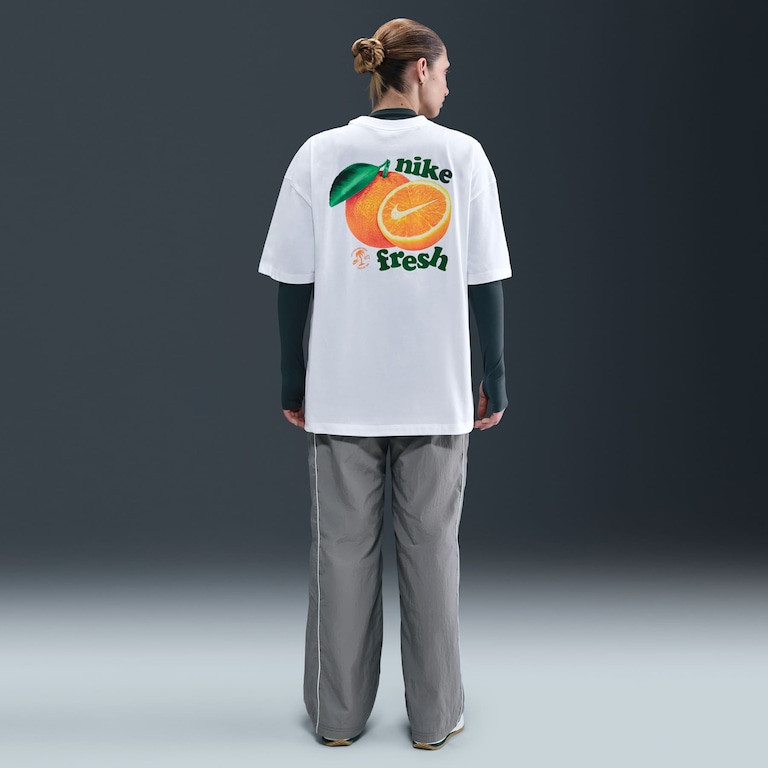 Camiseta Oversized Nike Sportswear Fruit Feminina - Foto 5