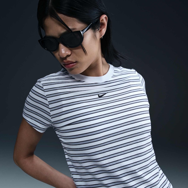 Camiseta Nike Sportswear Chill Knit Feminina - Foto 1
