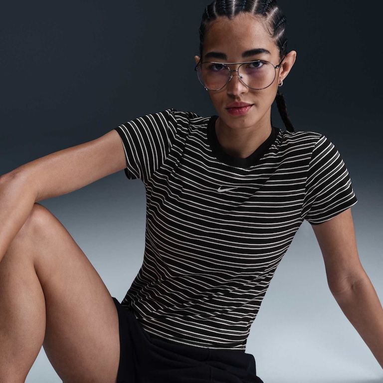 Camiseta Nike Sportswear Chill Knit Feminina - Foto 3